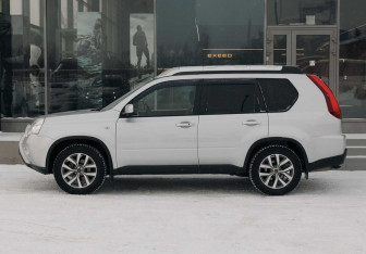 Подержанный автомобиль Nissan X-Trail 2012 года (8 фото)