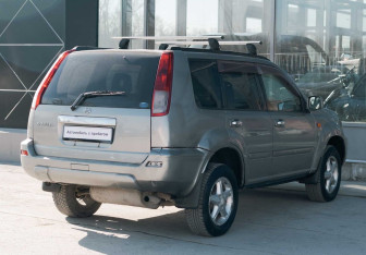 Подержанный автомобиль Nissan X-Trail 2001 года (5 фото)