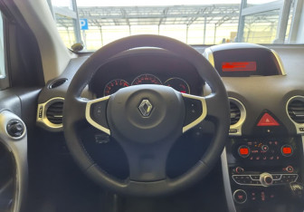 Подержанный автомобиль Renault Koleos 2011 года (9 фото)