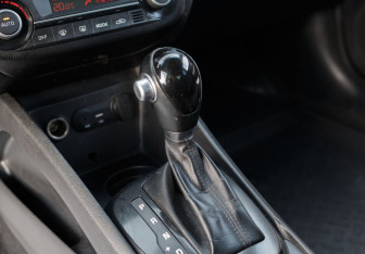 Подержанный автомобиль Kia Rio Sedan 2016 года (14 фото)