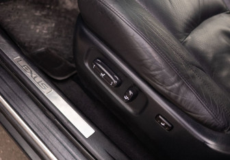 Подержанный автомобиль Lexus RX 2005 года (21 фото)