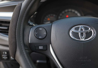 Подержанный автомобиль Toyota Corolla Sedan 2013 года (12 фото)