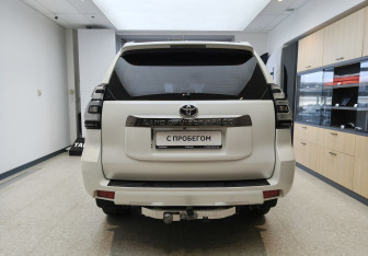 Подержанный автомобиль Toyota Land Cruiser Prado 2021 года (5 фото)
