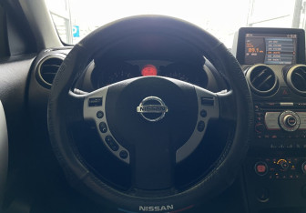 Подержанный автомобиль Nissan Qashqai 2007 года (11 фото)