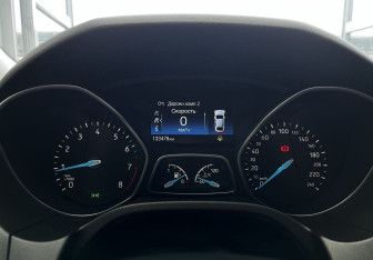 Подержанный автомобиль Ford Focus Sedan 2018 года (11 фото)