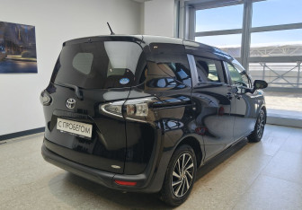 Подержанный автомобиль Toyota Sienta 2021 года (5 фото)