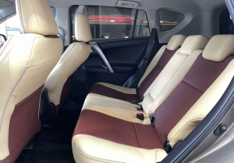 Подержанный автомобиль Toyota RAV4 2017 года (9 фото)