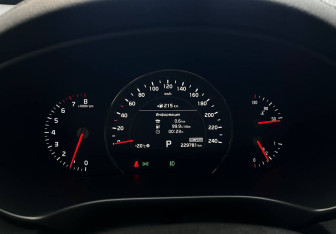 Подержанный автомобиль Kia Sorento 2018 года (11 фото)