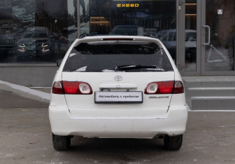 Подержанный автомобиль Toyota Caldina 2000 года (6 фото)