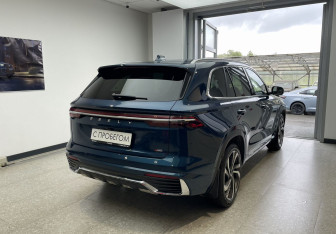 Подержанный автомобиль Geely Monjaro 2023 года (6 фото)