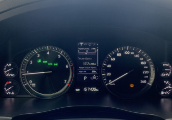 Подержанный автомобиль Lexus LX 2016 года (9 фото)