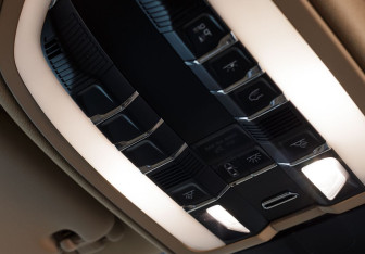 Подержанный автомобиль Porsche Cayenne 2014 года (17 фото)