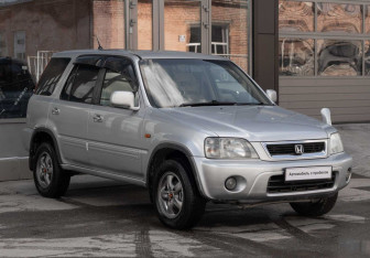 Подержанный автомобиль Honda CR-V 2001 года (3 фото)