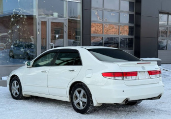 Подержанный автомобиль Honda Inspire 2003 года (7 фото)