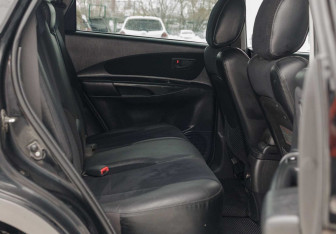 Подержанный автомобиль Hyundai Tucson 2006 года (15 фото)