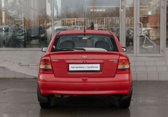 Подержанный автомобиль Opel Astra Hatchback 2002 года (6 фото)