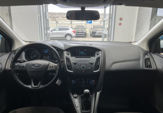 Подержанный автомобиль Ford Focus Hatchback 2016 года (8 фото)
