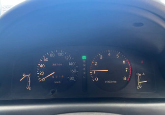 Подержанный автомобиль Toyota Sprinter Sedan 1998 года (10 фото)