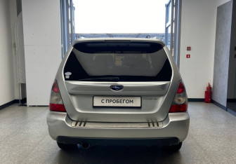 Подержанный автомобиль Subaru Forester Suv 2005 года (6 фото)