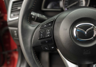 Подержанный автомобиль Mazda 3 Hatchback 2014 года (12 фото)