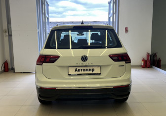 Подержанный автомобиль Volkswagen Tiguan 2021 года (5 фото)