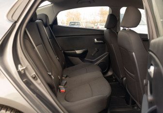 Подержанный автомобиль Kia Rio Sedan 2013 года (16 фото)