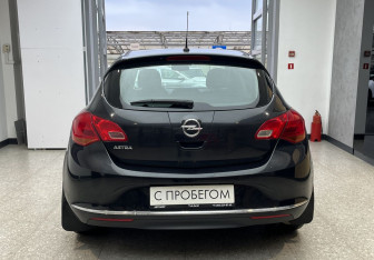 Подержанный автомобиль Opel Astra Wagon 2012 года (5 фото)