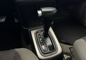 Подержанный автомобиль Nissan X-Trail 2006 года (13 фото)