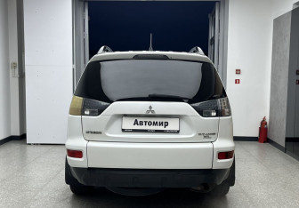 Подержанный автомобиль Mitsubishi Outlander 2012 года (5 фото)