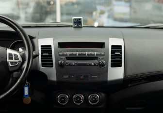 Подержанный автомобиль Peugeot 4007 2012 года (14 фото)