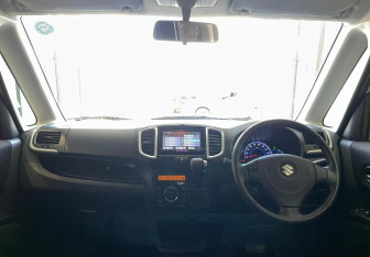 Подержанный автомобиль Suzuki Solio 2013 года (12 фото)