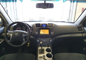 Подержанный автомобиль Toyota Highlander 2013 года (8 фото)