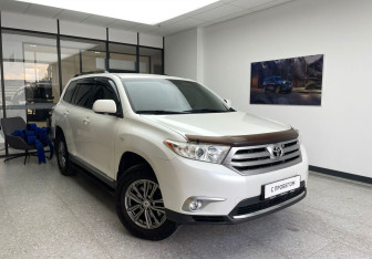 Подержанный автомобиль Toyota Highlander 2013 года (4 фото)