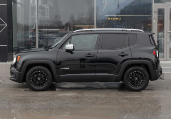 Подержанный автомобиль Jeep Renegade 2018 года (8 фото)