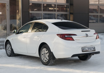 Подержанный автомобиль Opel Insignia Liftback 2014 года (7 фото)
