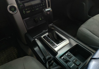 Подержанный автомобиль Toyota Land Cruiser Prado 2012 года (11 фото)