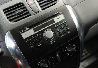 Подержанный автомобиль Suzuki SX4 Sedan 2013 года (14 фото)