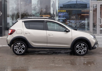 Подержанный автомобиль Renault Sandero 2022 года (4 фото)