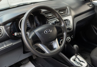 Подержанный автомобиль Kia Rio Sedan 2013 года (11 фото)