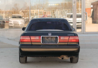Подержанный автомобиль Honda Inspire 1992 года (6 фото)