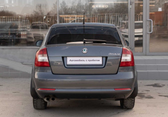 Подержанный автомобиль Skoda Octavia Liftback 2012 года (6 фото)