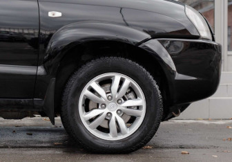 Подержанный автомобиль Hyundai Tucson 2008 года (9 фото)