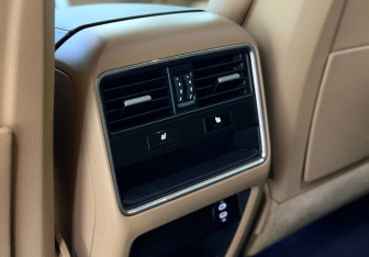 Подержанный автомобиль Porsche Cayenne 2019 года (25 фото)