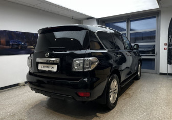 Подержанный автомобиль Nissan Patrol 2011 года (5 фото)
