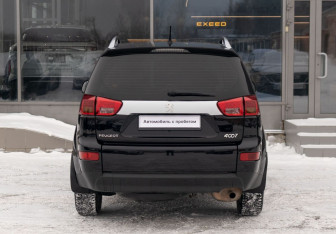 Подержанный автомобиль Peugeot 4007 2012 года (6 фото)