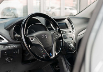 Подержанный автомобиль Hyundai Santa Fe 2017 года (11 фото)