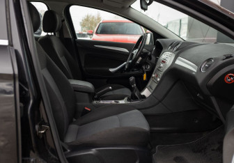 Подержанный автомобиль Ford Mondeo Sedan 2007 года (20 фото)