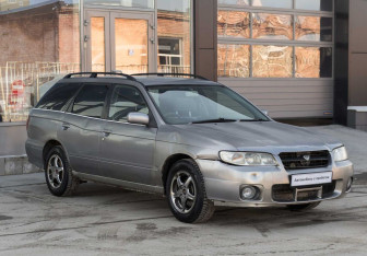 Подержанный автомобиль Nissan Avenir 2001 года (3 фото)