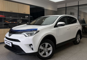 Подержанный автомобиль Toyota RAV4 2019 года (12 фото)