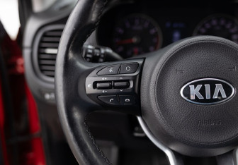 Подержанный автомобиль Kia Rio Sedan 2019 года (12 фото)